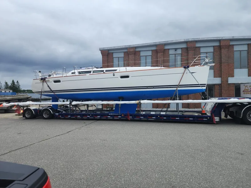 Boat transport of a Jeanneau 42i sailboat on a custom trailer